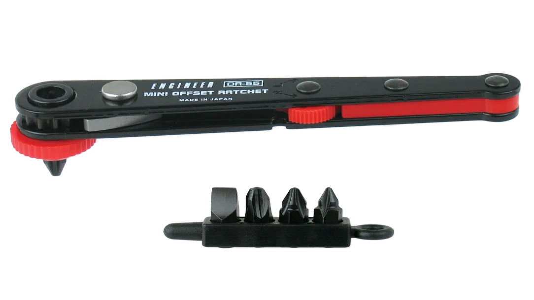 Low-profile ratchet screwdriver with interchangeable bits